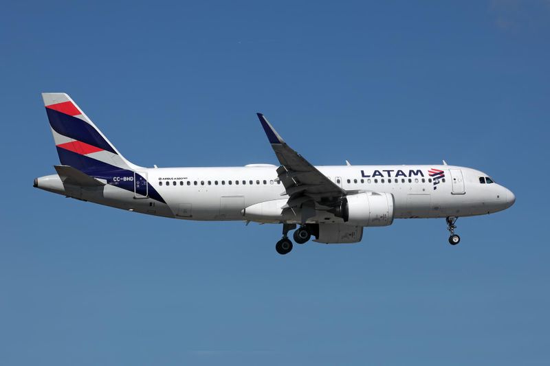 LATAM AIRBUS A320 NEO MIA RF 002A8672.jpg