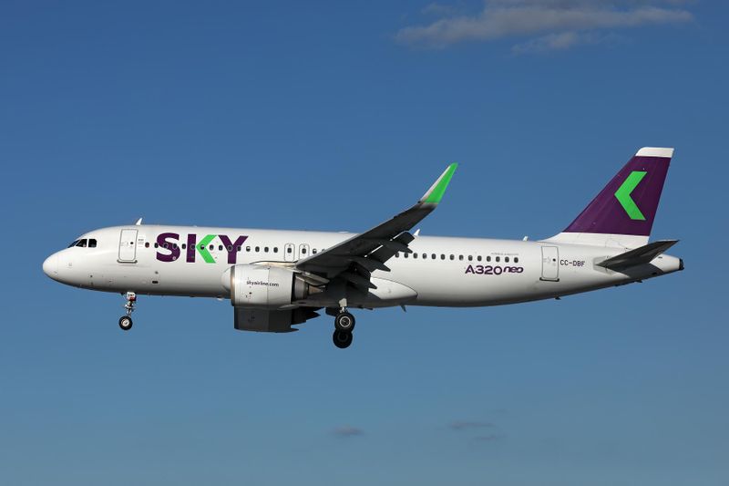 SKY AIRBUS A320 NEO MIA RF 002A9904.jpg