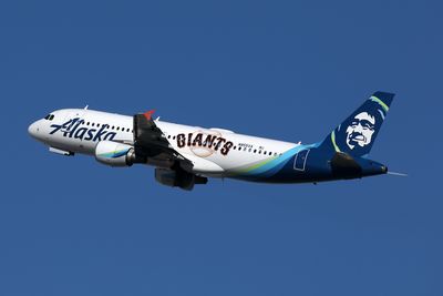 ALASKA AIRBUS A320 LAX RF 002A6133.jpg