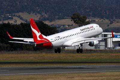 QANTAS LINK EMBRAER 190 HBA RF 002A7210.jpg