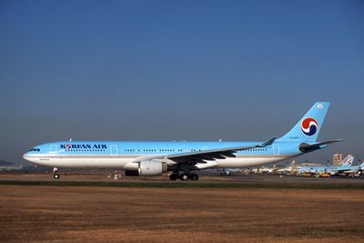 KOREAN AIR AIRBUS A330 300 HL7525 F S3314.jpg