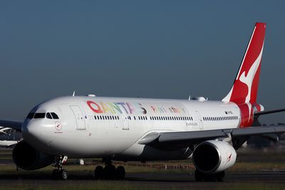 QANTAS AIRBUS A330 200 SYD RF 002A1049.jpg