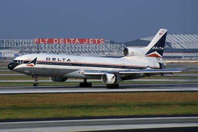 LOCKHEED L1011