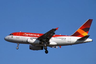 AVIANCA AIRBUS A318 GRUF.jpg
