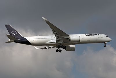 LUFTHANSA AIRBUS A350 900 SIN RF 002A1527.jpg