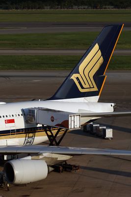 SINGAPORE AIRLINES AIRBUS A380 SIN RF 002A1727.jpg