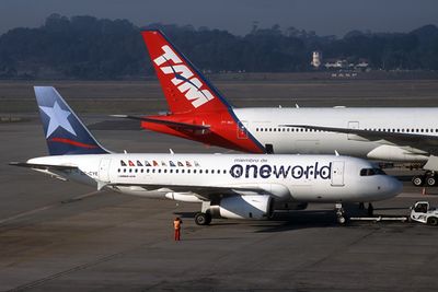 LAN CHILE AIRBUS A319 GRU RF F.jpg