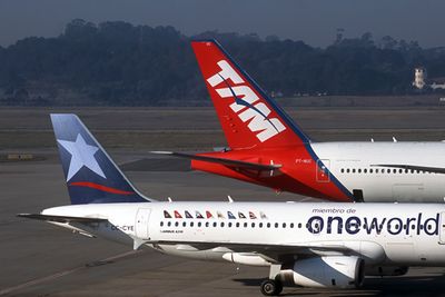 LAN CHILE AIRBUS A319 GRU RF F2.jpg