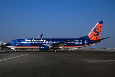 SUN COUNTRY BOEING 737 800 LAX RF F.jpg