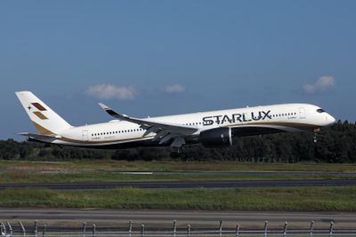 STARLUX AIRBUS A350 900 NRT RF 002A5219.jpg