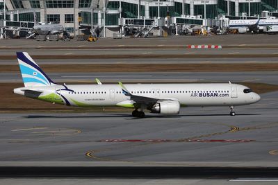 AIR BUSAN AIRBUS A321 NEO ICN RF 002A3870.jpg