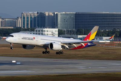 ASIANA AIRBUS A350 900 ICN RF 002A4139.jpg