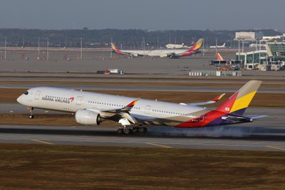 ASIANA AIRBUS A350 900 ICN RF 002A4143.jpg