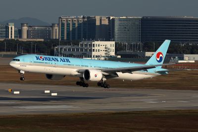 KOREAN AIR BOEING 777 300ER ICN RF 002A4043.jpg