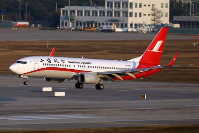 SHNAGHAI AIRLINES BOEING 737 800 ICN RF 002A4171.jpg