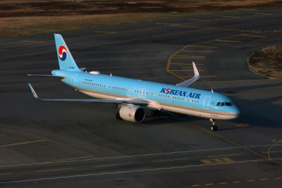 KOREAN AIR AIRBUS A321 NEO HKG RF 002A5960.jpg