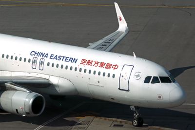 CHINA EASTERN AIRBUS A320 HKG RF 002A5812.jpg