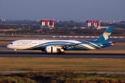 OMAN AIR BOEING 787 9 BKK RF 002A6156.jpg
