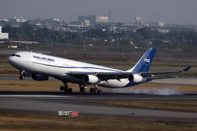 WWW.USC.AERO AIRBUS A340 300 BKK RF 002A6091.jpg