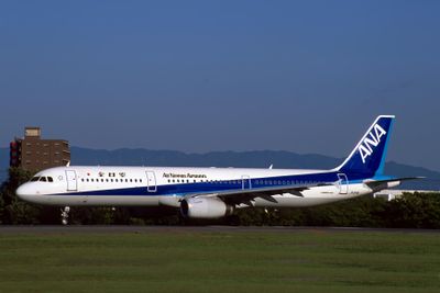 ALL NIPPON A321 JA104A F S 4423.jpg
