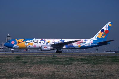 ANA B767 300 JA8288 F S 4429.jpg