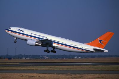 SOUTH AFRICAN AIRBUS A300 ZS-SDB F S 2831.jpg