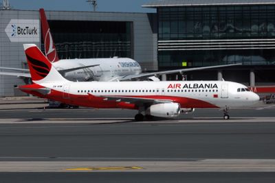 AIR ALBANIA AIRBUS A320 IST RF N002A7916.jpg