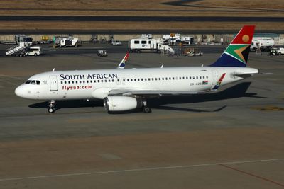 SOUTH AFRICAN AIRBUS A320 JNB RF 002A8666.jpg