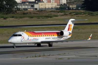 IBERIA REGIONAL AIR NOSTRUM CANADAIR CRJ LIS RF IMG_6046.jpg