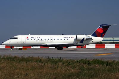 DELTA CONNECTION CANADAIR CRJ JFK RF IMG_7501.jpg