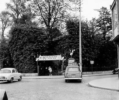 Angle avec avenue Dumont, derriere les arbres, la bibliotheque