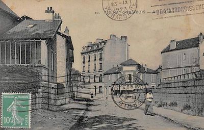 Les Alentours de la Place - Poste Auxilliaire