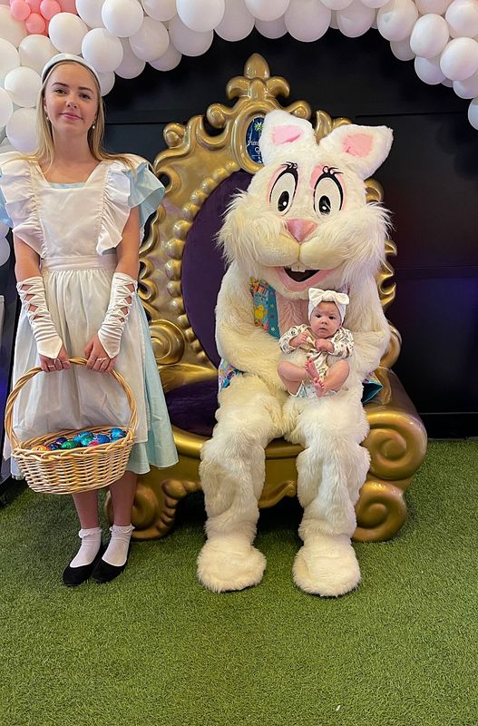 Mia, Alice and the White Rabbit