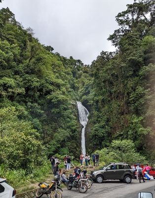 We were on a tight schedule, so we did not stop at Peace (La Paz) Falls this trip, but many folks did.
