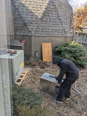 It was getting late in the day and, after some consultation with the office, the decided to temporarily leave the unit on its wooden pallet, and turned it to face the ducts under the house.