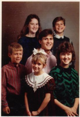 Cousins Daniel and Lisa Sanders, and Leslie Davis (front row), Jeremy Davis (middle), and Heather Davis and Seth Davis (in back)