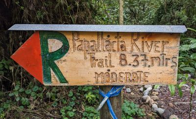 Sign to the river below the feeders and restaurant at Guango Lodge