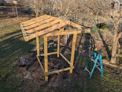 The next day I was able to install all the E side rafters.