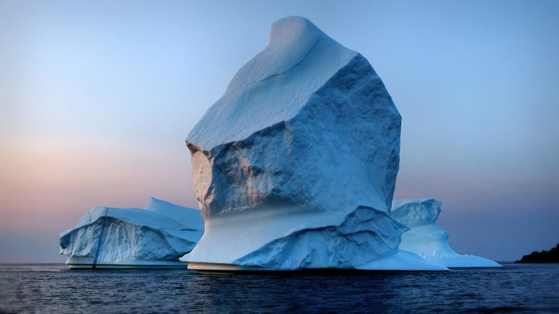 DSC01760 - Iceberg at Sunset
