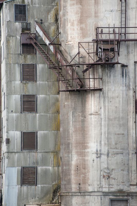 Silo_D747198-1 b.jpg