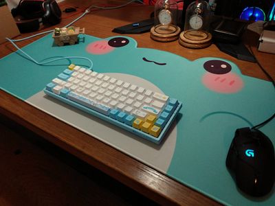 Akko Cinnamoroll 65% and Froggo deskmat