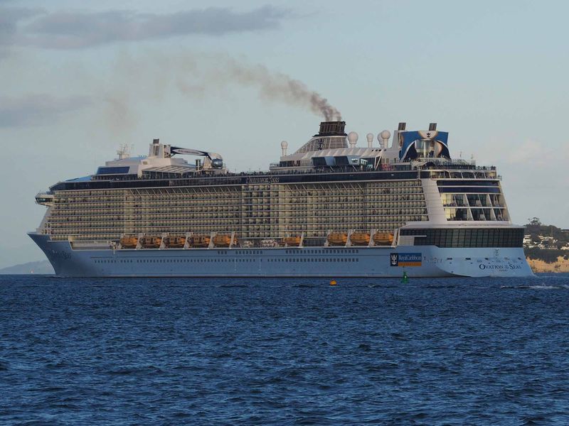 OVATION OF THE SEAS 4