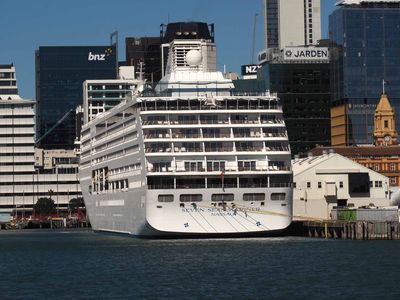 Cruise Ship SEVEN SEAS MARINER