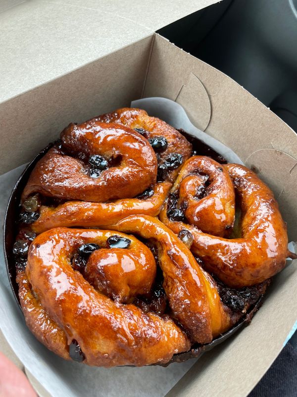 Brioche cannelle, raisins de Ptisserie Hlne des les, Havre-aux-Maisons