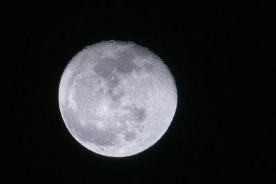 Lune - 9 fvrier 2012