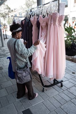 Vente trottoir - Rue St-Hubert, Montral 