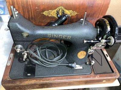 Singer 128 crinkle machine WWII era