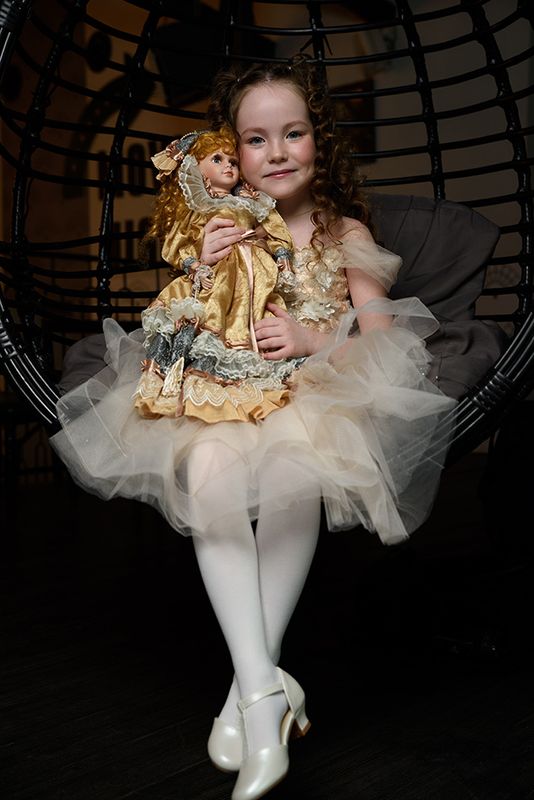 The Doll frame II (Coral)