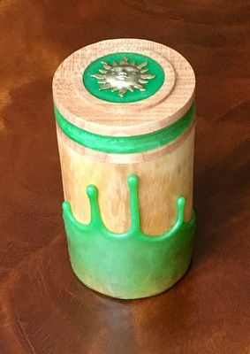 green drips box
