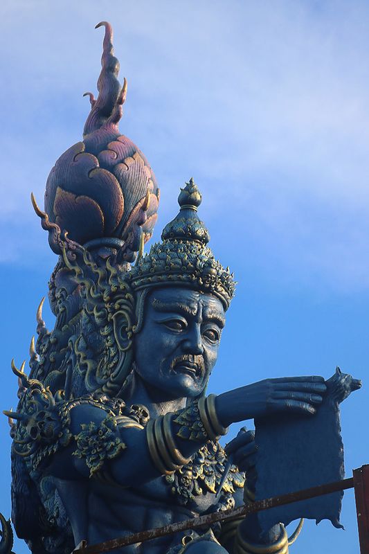 Wat Rong Seau Ten (Blue Temple)